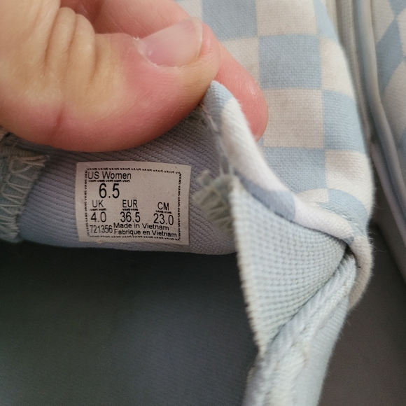 Vans - Picture 3 of 3